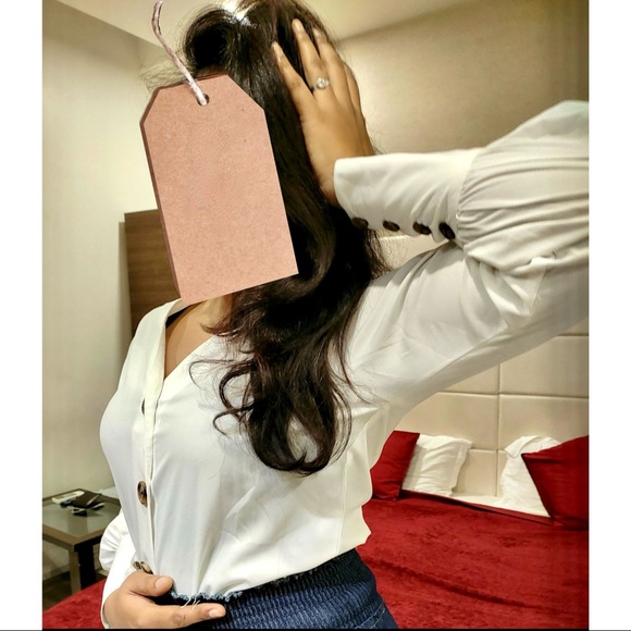 V-neck Stylish Women’s Top! - Picture 8 of 9